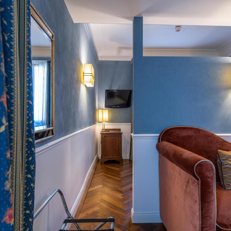 Rivoli Boutique Hotel - Deluxe Triple Room - 4