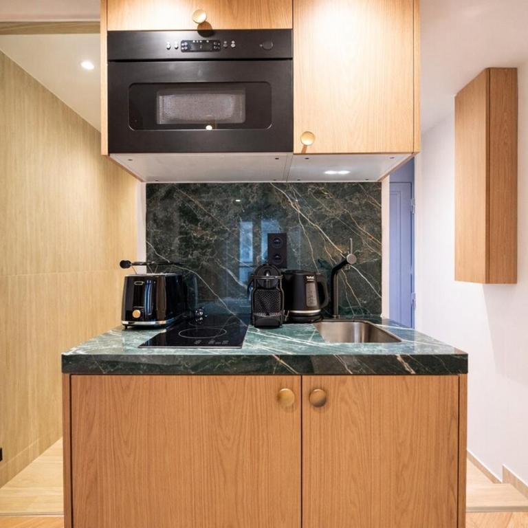 Stylish Studio Steps from Opéra - Studio Lit Queen-Size - 8