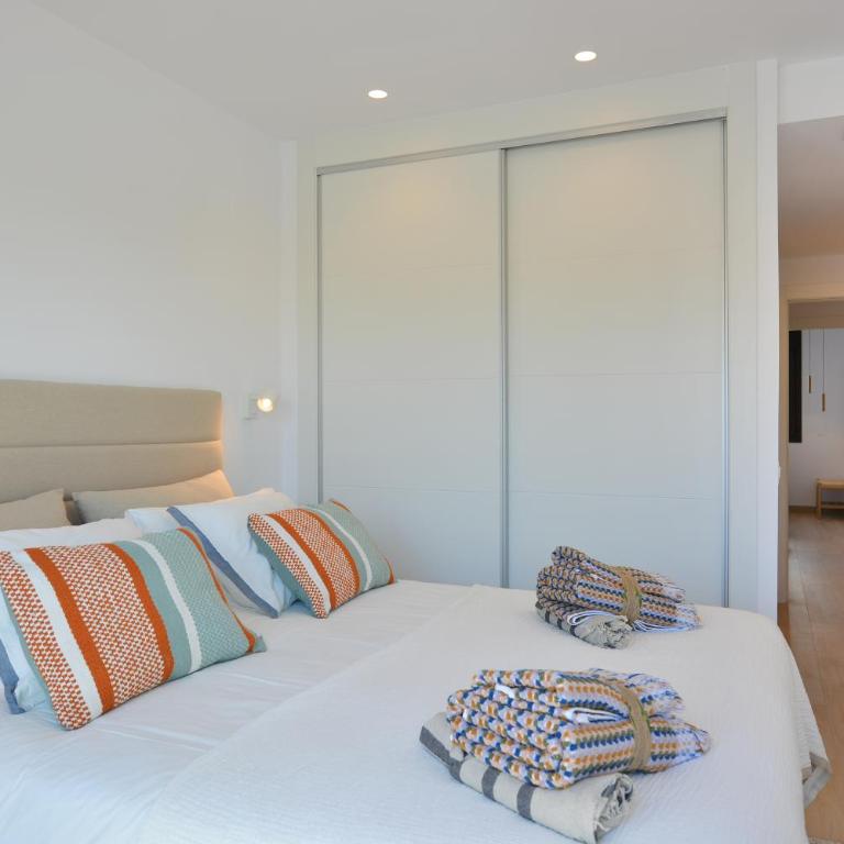 Sunny Hills Apartment by NRAS - Apartamento de 2 dormitorios con vistas a la piscina - 22