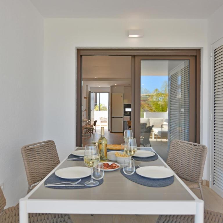 Sunny Hills Apartment by NRAS - Apartamento de 2 dormitorios con vistas a la piscina - 20