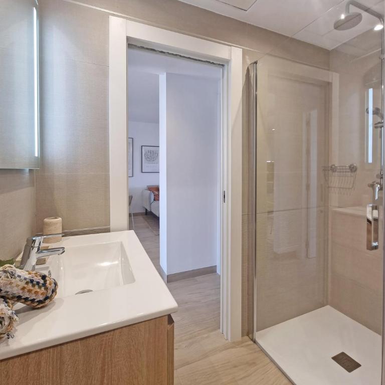 Sunny Hills Apartment by NRAS - Apartamento de 2 dormitorios con vistas a la piscina - 26