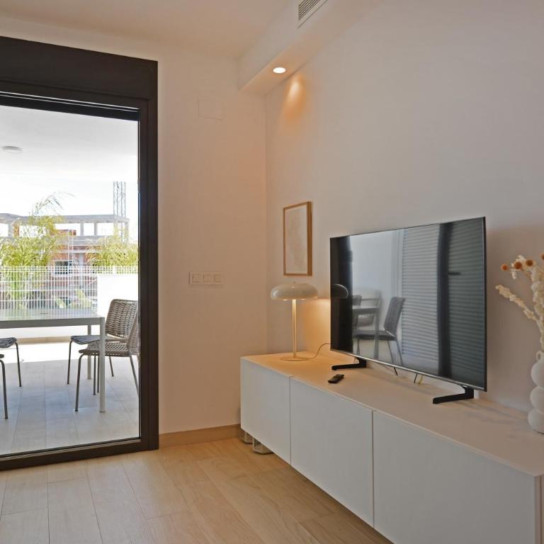 Sunny Hills Apartment by NRAS - Apartamento de 2 dormitorios con vistas a la piscina - 16