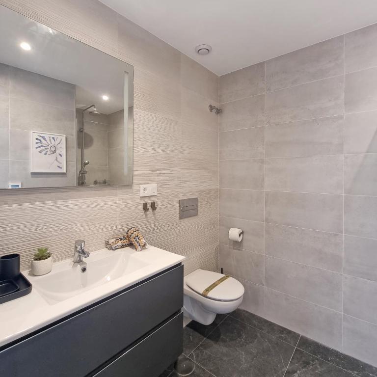 Sunny Hills Apartment by NRAS - Apartamento de 2 dormitorios con vistas a la piscina - 30