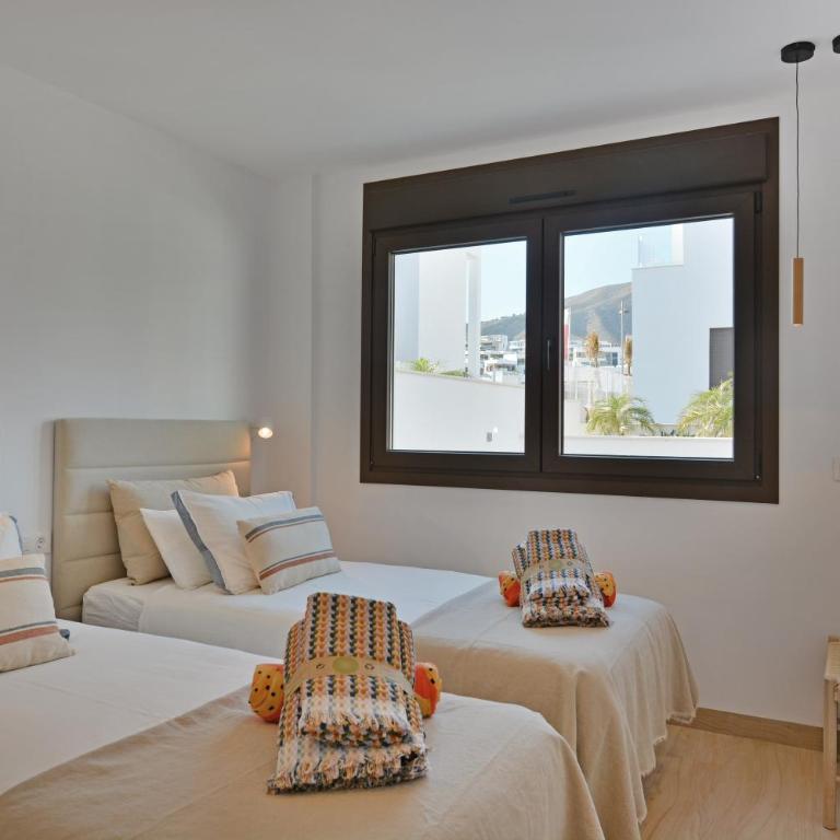 Sunny Hills Apartment by NRAS - Apartamento de 2 dormitorios con vistas a la piscina - 27