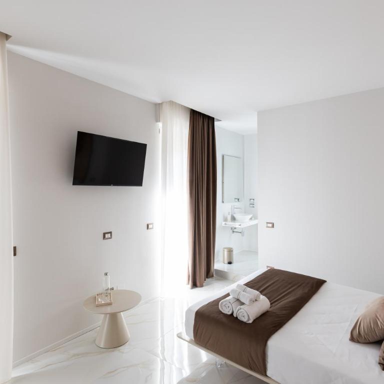Michelangelo Central Suites - Camera King Superior - 6