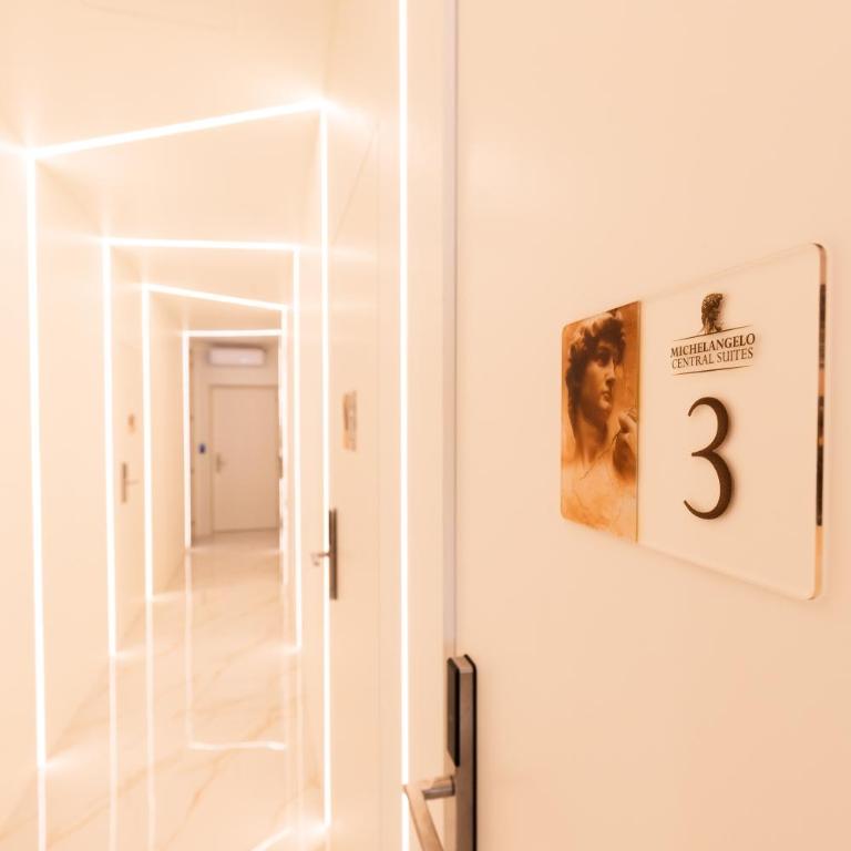 Michelangelo Central Suites - Camera King Superior - 2