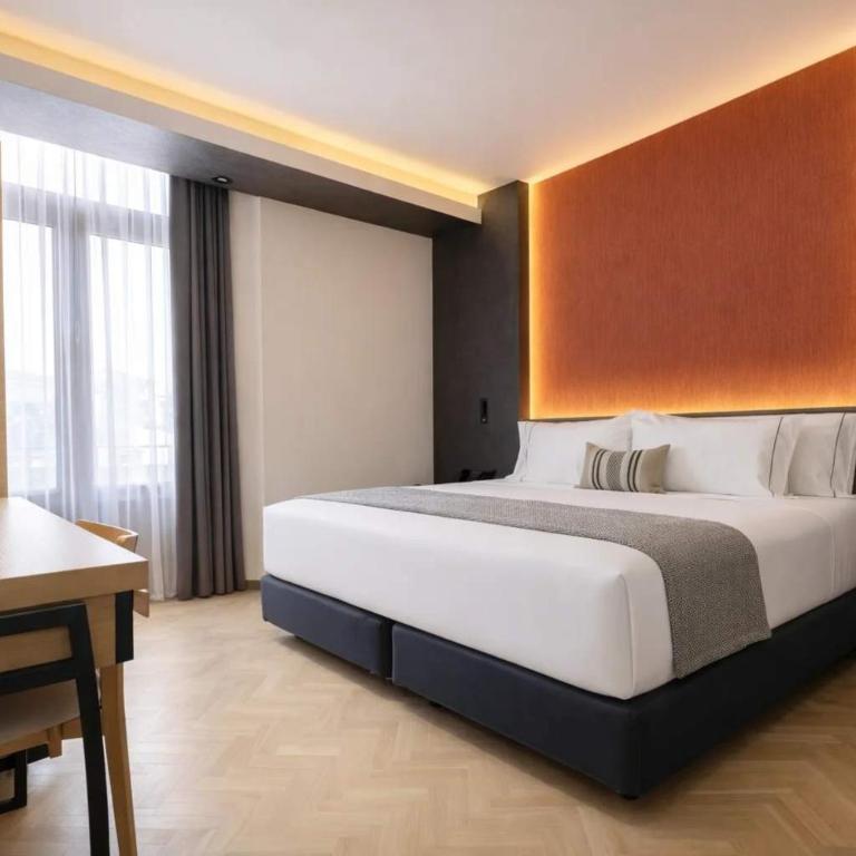 Hotel Catedral - King Room with Balcony - 8