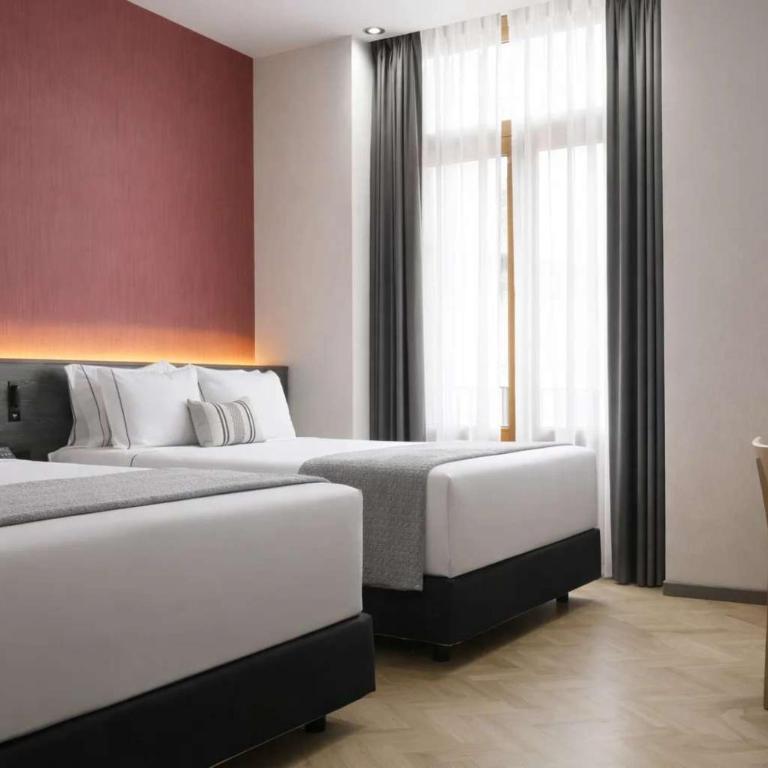 Hotel Catedral - Deluxe Double Room with Balcony - 7