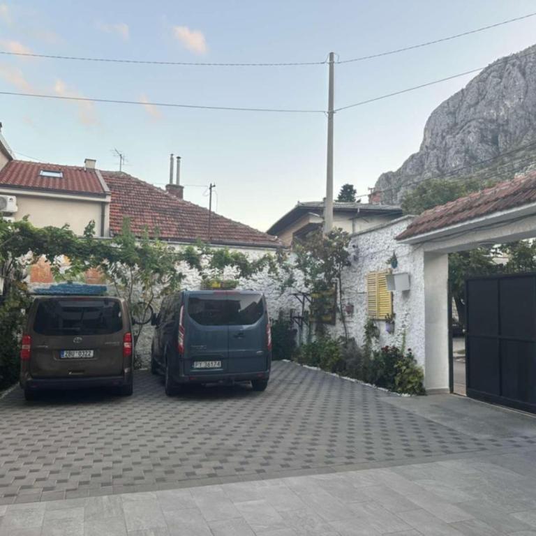 Galaxy Apartment near Old Brige - Two-Bedroom Apartment - 13
