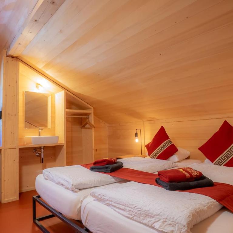Naturfreunde Hostel Grindelwald - Doppelzimmer mit Gemeinschaftsbad - 1