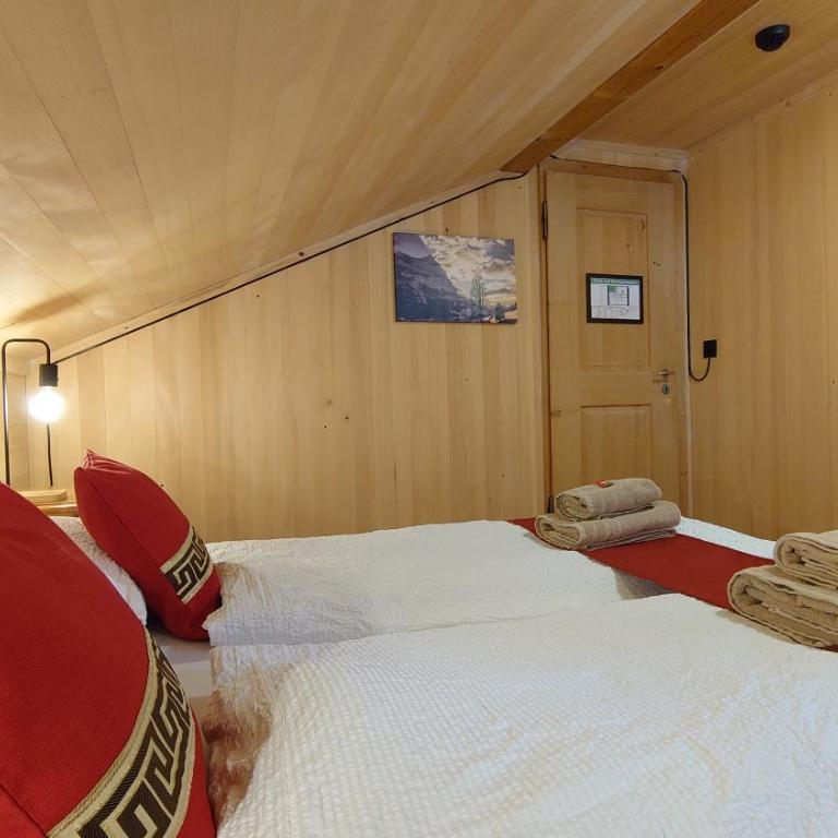 Naturfreunde Hostel Grindelwald - Doppelzimmer mit Gemeinschaftsbad - 4