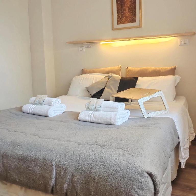Brightful Apt with Balcony, AirC at Teano subway - Appartamento con 2 Camere da Letto - 1