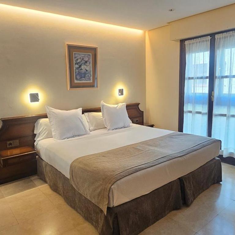 Gran Hotel Paraiso - Superior Double Room with 3 Beds - 11