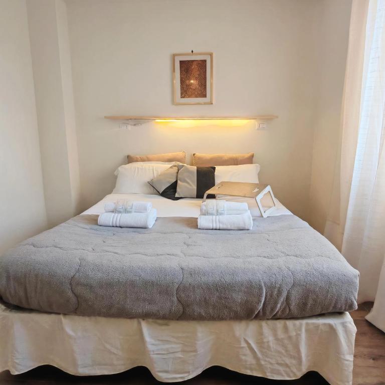 Brightful Apt with Balcony, AirC at Teano subway - Appartamento con 2 Camere da Letto - 4