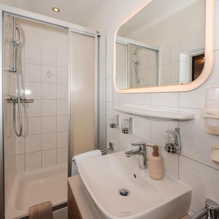 Appartement Haus Sonnenheim - Apartment mit 1 Schlafzimmer, Balkon und Seeblick - 40