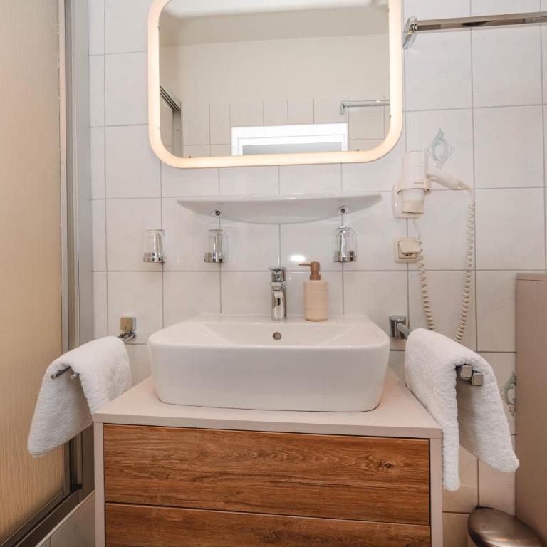 Appartement Haus Sonnenheim - Apartment mit 1 Schlafzimmer, Balkon und Seeblick - 47