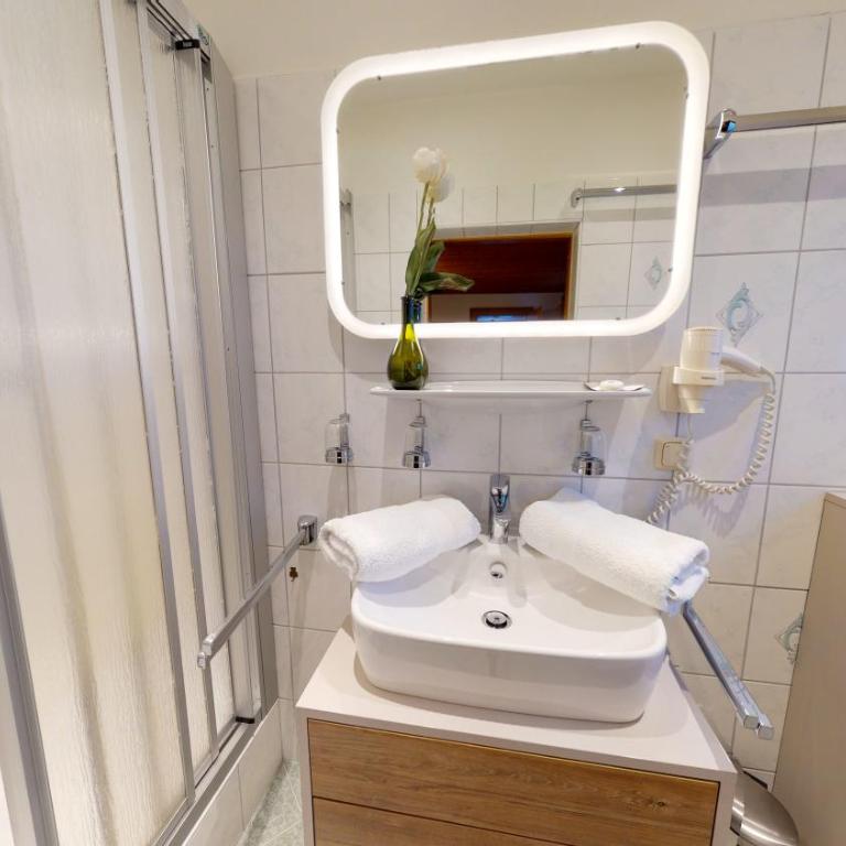 Appartement Haus Sonnenheim - Apartment mit 1 Schlafzimmer, Balkon und Seeblick - 43