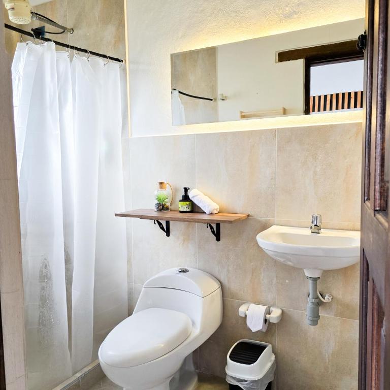 Hotel Montelux - Deluxe Twin Room - 9