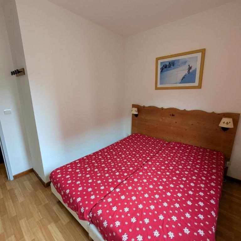 Appartement 4 pièces pour 6-8 personnes, 2 chambres, 1 cabine, 2 canapés-lit double dans le salon, au pied des pistes et piscine l'été, wifi fibre - Appartement - Vue sur Piscine - 10