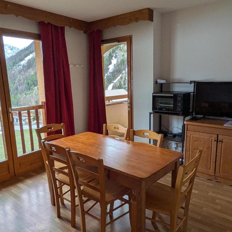 Appartement 3 pieces 6 personnes, 2 chambres, wifi fibre gratuit, piscine l'été et au pied des pistes l'hiver - Appartement 2 Chambres avec Vue sur la Montagne - 4