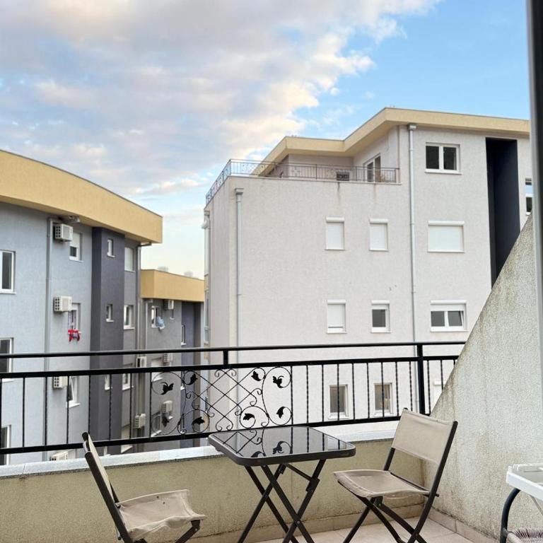 Spacious Studio with Large Terrace - Two-Bedroom Apartment - 28