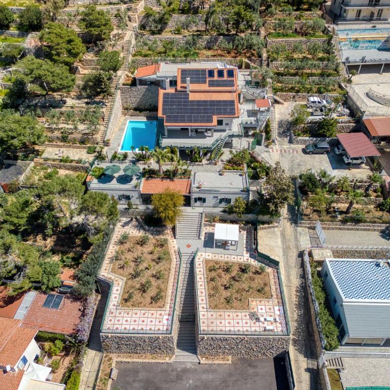 VFH Residence Flavia -Tre Piscine - Appartamento con 2 Camere da Letto, Terrazza e Vista Mare - 2