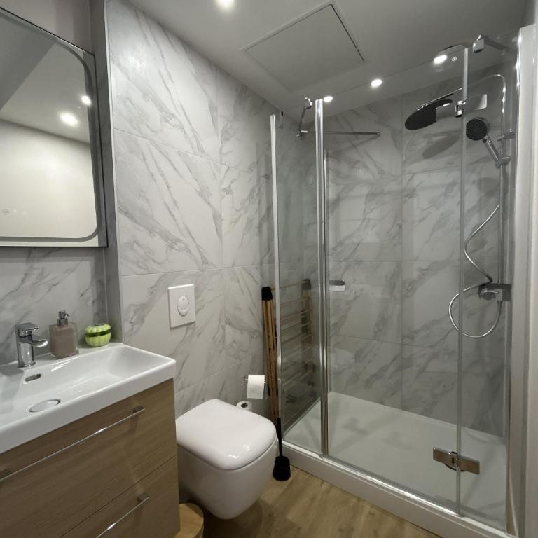 Appartement rénové avec cuisine équipée et douche - Appartement 1 Chambre - 4
