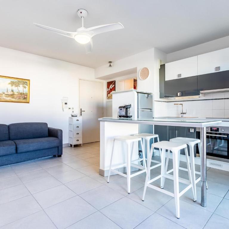 Spacieux T2 avec terrasse et parking à 100m de la plage - FR-1-472-172 - Apartment - 13