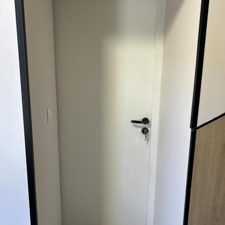 Appartement rénové avec cuisine équipée et douche - Appartement 1 Chambre - 7