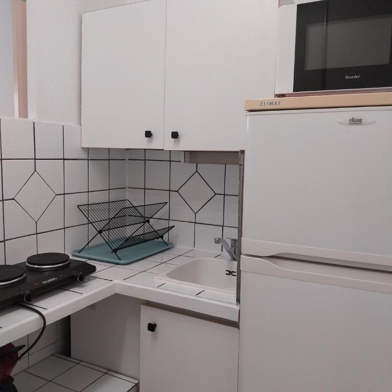 T2 tout confort 5 personnes 1 chambre avec balcon et garage Fréjus - Appartamento con 2 Camere da Letto - 6
