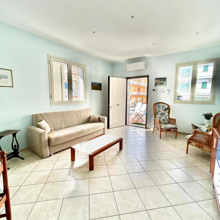 Sicilian Sea Breeze Apartment - 1 Min Walk to Beach - Two-Bedroom Apartment - 4
