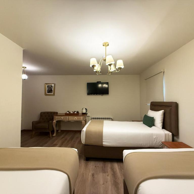 Hotel Monasterio San Pedro - Deluxe Triple Room - 2
