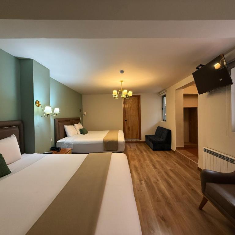 Hotel Monasterio San Pedro - King Room with Two King Beds - 2