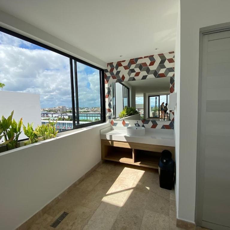Seaview Roof Pool, Tub, Hammocks, Steps to 5th - Single Room - 24
