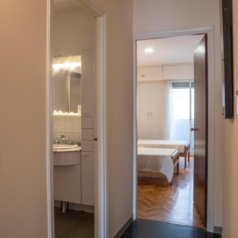 Amplio y cómodo en peatonal - Two-Bedroom Apartment - 2