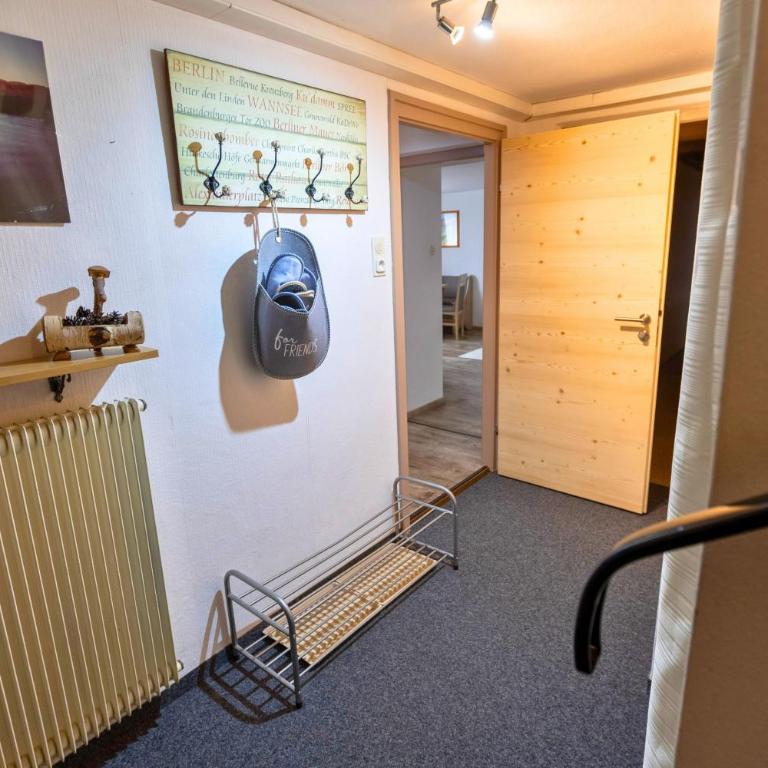 Haus Hindelang - 2 FeWos mit Zugspitzblick, inkl Königscard, gratis Parken & WLAN, Self Check-In, 5 Minuten ins Zentrum - Apartment mit Terrasse - 26