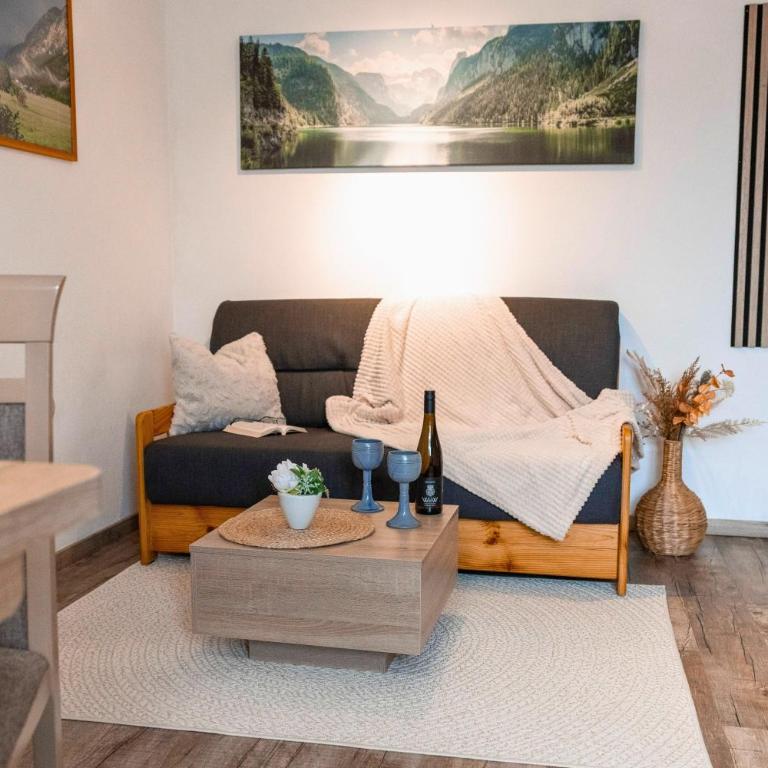 Haus Hindelang - 2 FeWos mit Zugspitzblick, inkl Königscard, gratis Parken & WLAN, Self Check-In, 5 Minuten ins Zentrum - Apartment mit Terrasse - 4