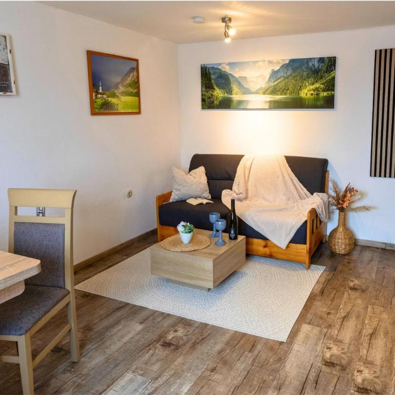 Haus Hindelang - 2 FeWos mit Zugspitzblick, inkl Königscard, gratis Parken & WLAN, Self Check-In, 5 Minuten ins Zentrum - Apartment mit Terrasse - 14