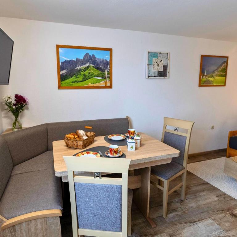 Haus Hindelang - 2 FeWos mit Zugspitzblick, inkl Königscard, gratis Parken & WLAN, Self Check-In, 5 Minuten ins Zentrum - Apartment mit Terrasse - 13