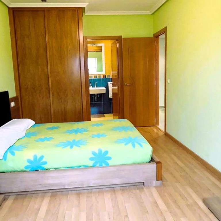 EnFOZ Duplex con Encanto - Three-Bedroom Apartment - 24