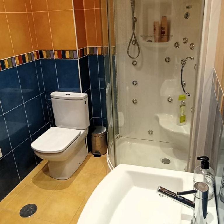 EnFOZ Duplex con Encanto - Three-Bedroom Apartment - 34