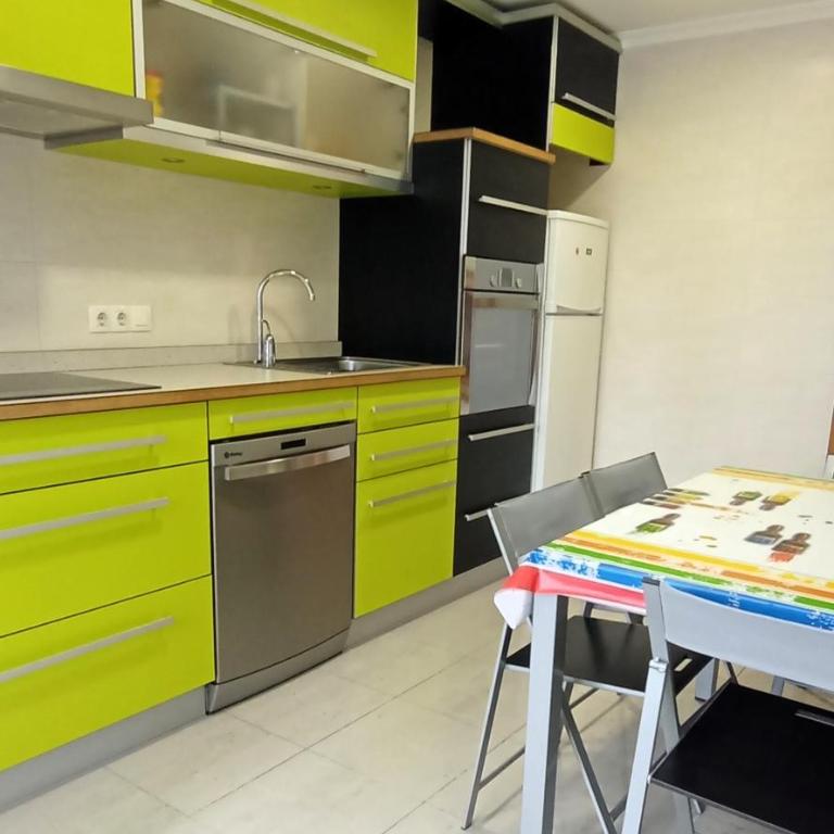 EnFOZ Duplex con Encanto - Three-Bedroom Apartment - 39