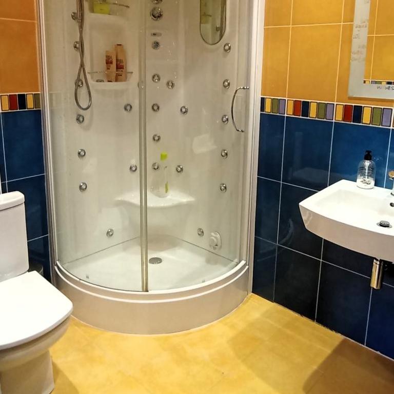 EnFOZ Duplex con Encanto - Three-Bedroom Apartment - 40