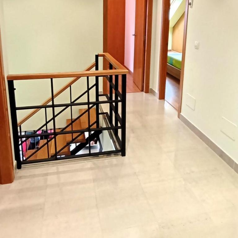 EnFOZ Duplex con Encanto - Three-Bedroom Apartment - 41