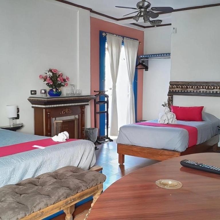 Mesón Yollotl - Family Room - 10