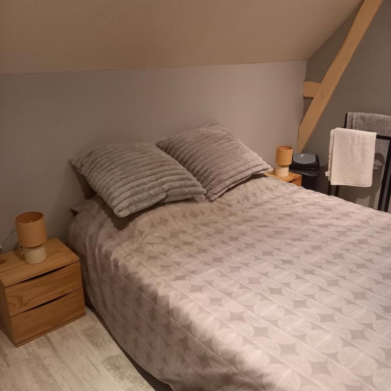 Loue chambre - Double Room with Shared Bathroom - 1