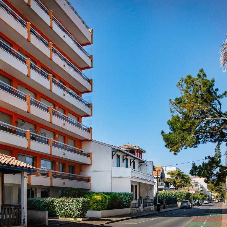 Appartement entièrement rénové avec vue sur le bassin et villa St Yves - Parking privé - One-Bedroom Apartment with Sea View and Balcony - 26
