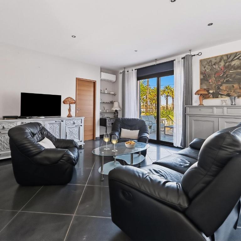 Villa Face a La Mer à Antibes - Maison 5 Chambres - 7