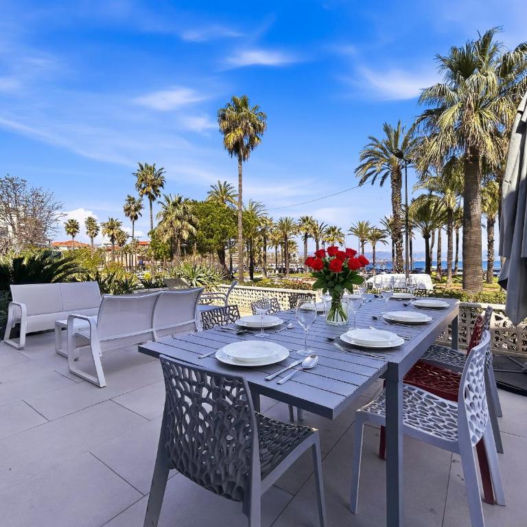 Villa Face a La Mer à Antibes - Maison 5 Chambres - 3