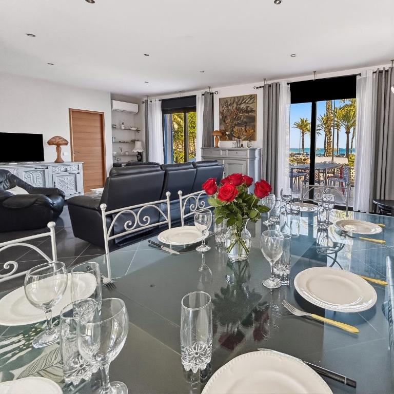 Villa Face a La Mer à Antibes - Maison 5 Chambres - 13